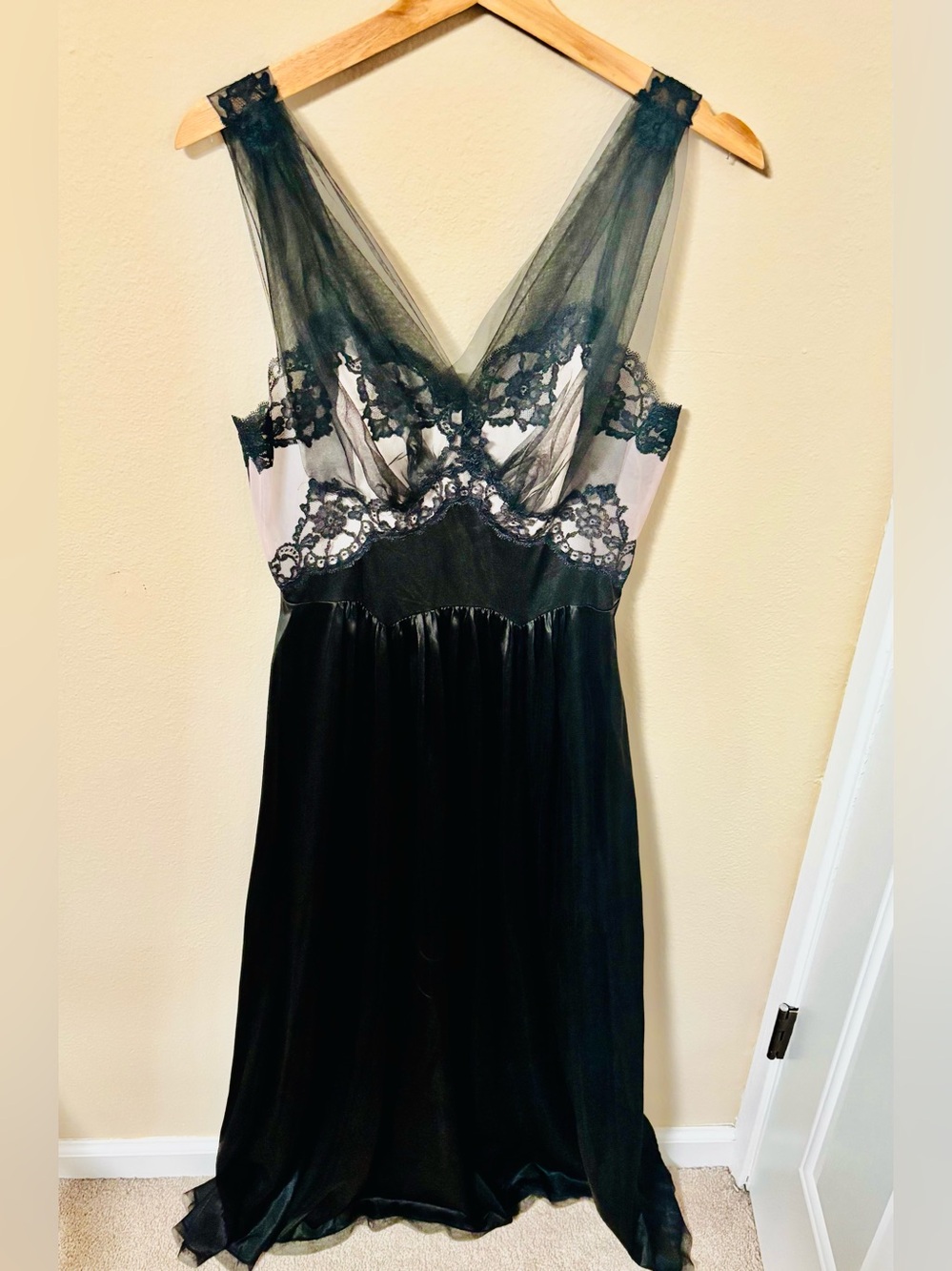 vintage 1950s Vanity Fair glamour nightgown